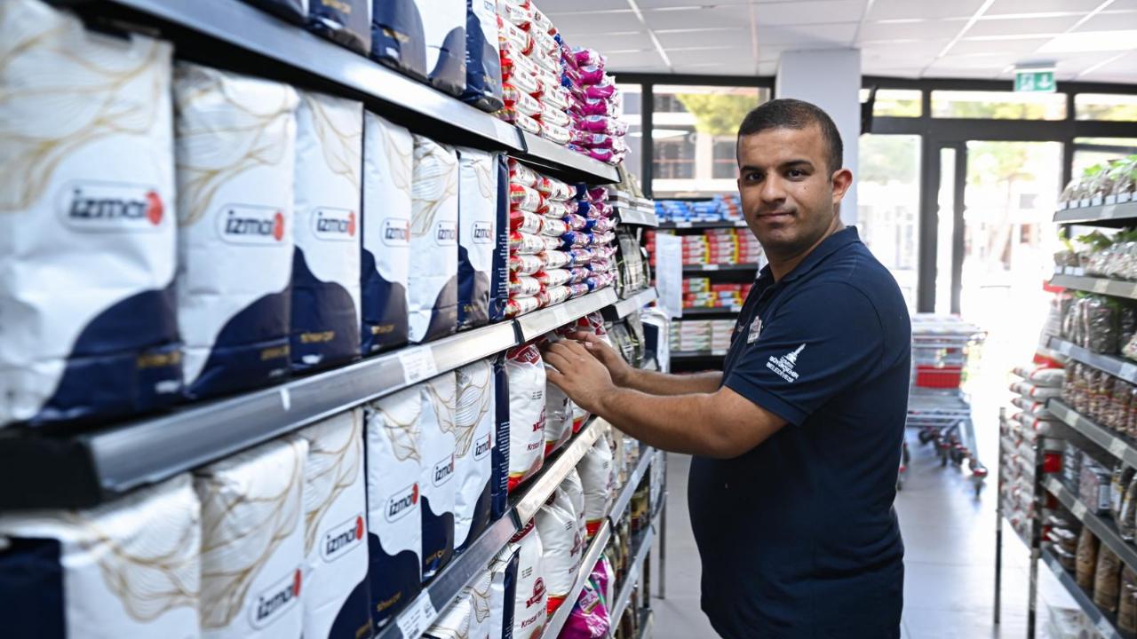 Otizmli gençler İZMAR’da iş başı yaptı