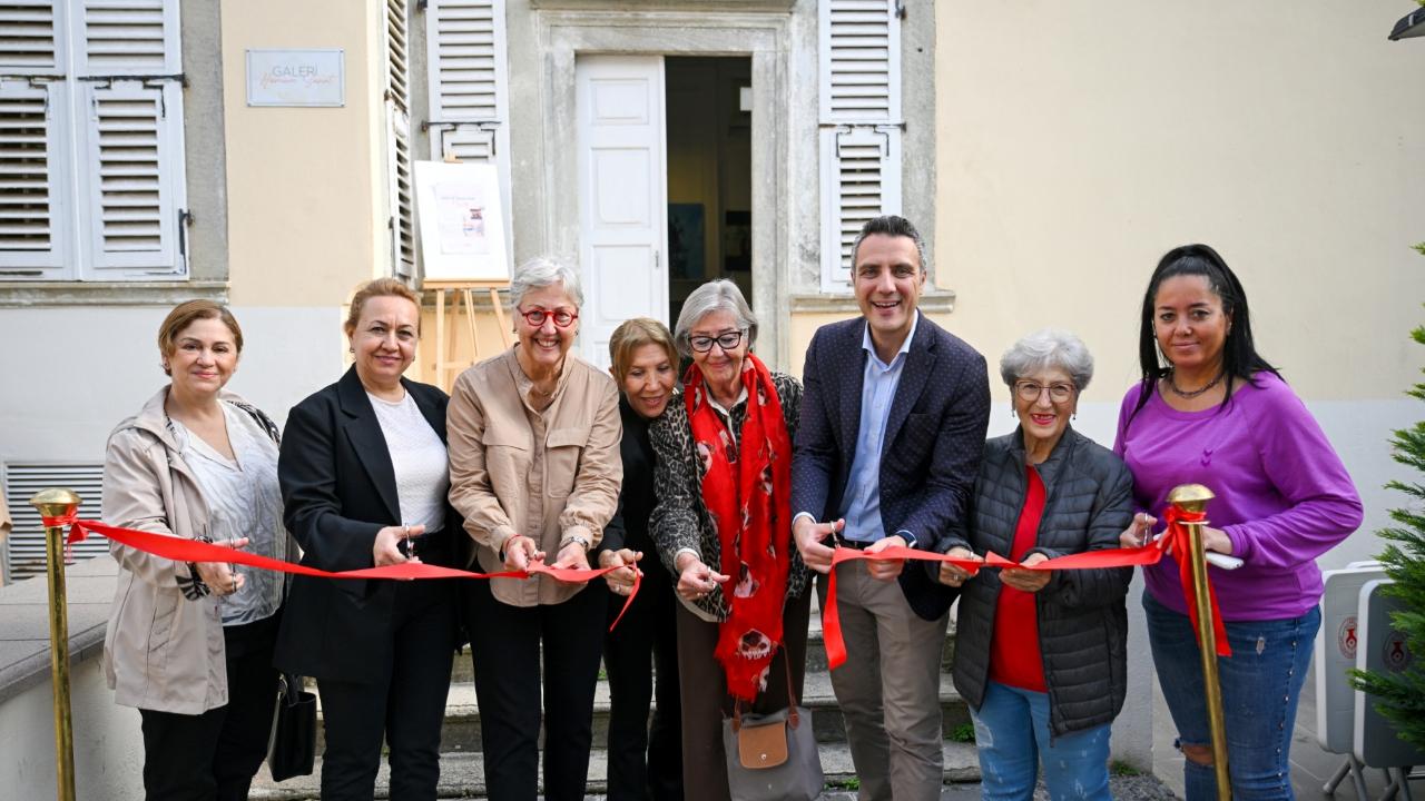 “Renk ve Tekniklerin Dansı” Bornova’da sanatseverlerle buluştu