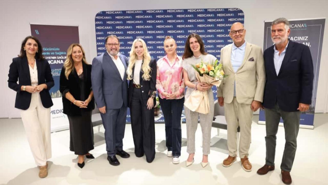 “Sezonun Hikâyesi: Çeşme’de Yaz” söyleşisi Arkas Sanat Alaçatı’da yapıldı