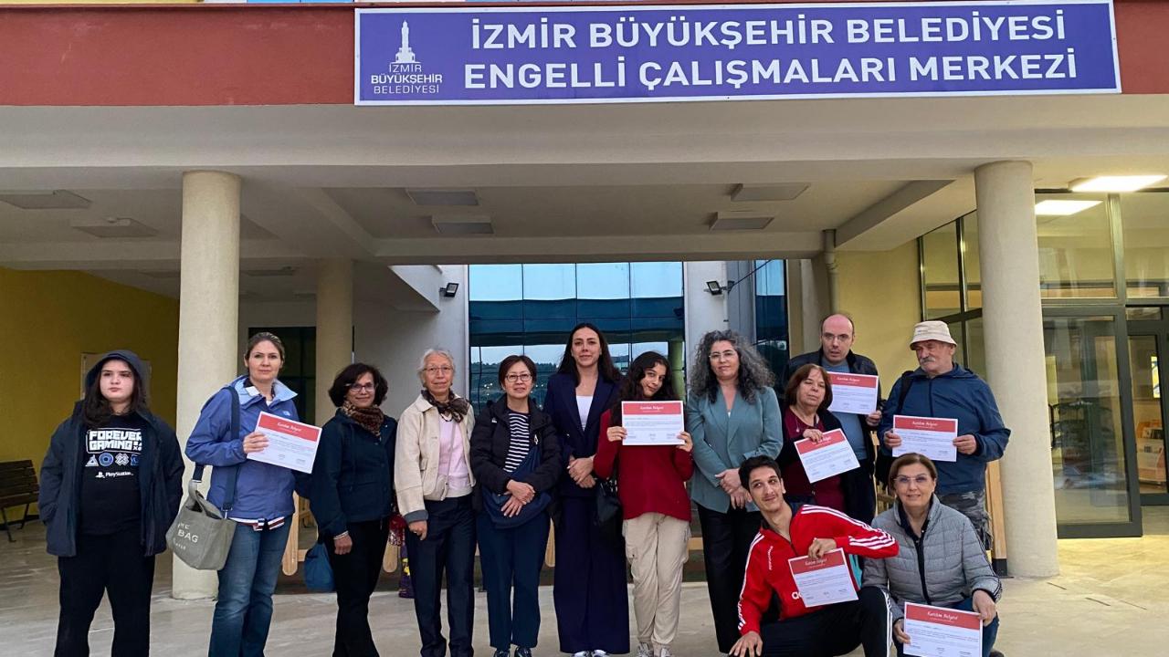 Singapurlu Art Terapist’ten engelliler ve ailelerine sanatla terapi