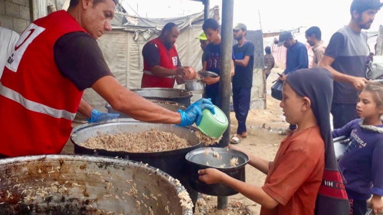 Türk Kızılay ateşkes sonrası yardımları artırdı
