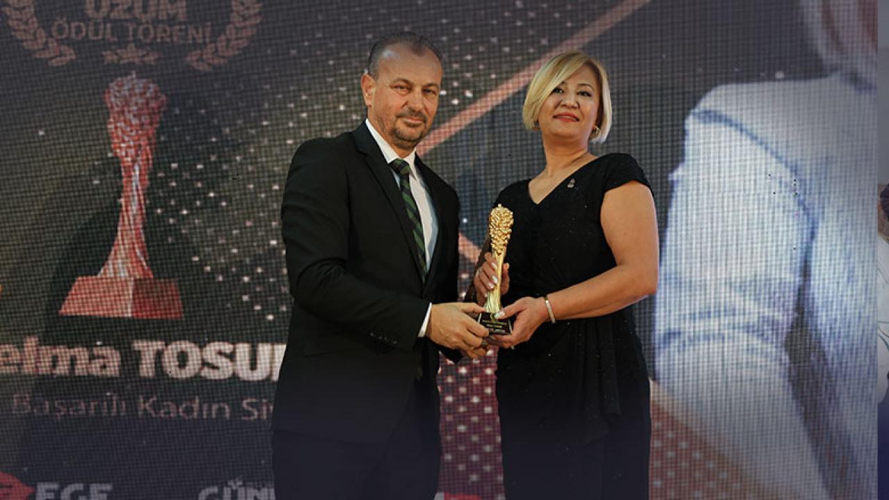 2025 Yılı Başarılı Kadın Siyasetçi Ödülü Selma Tosun’a Verildi
