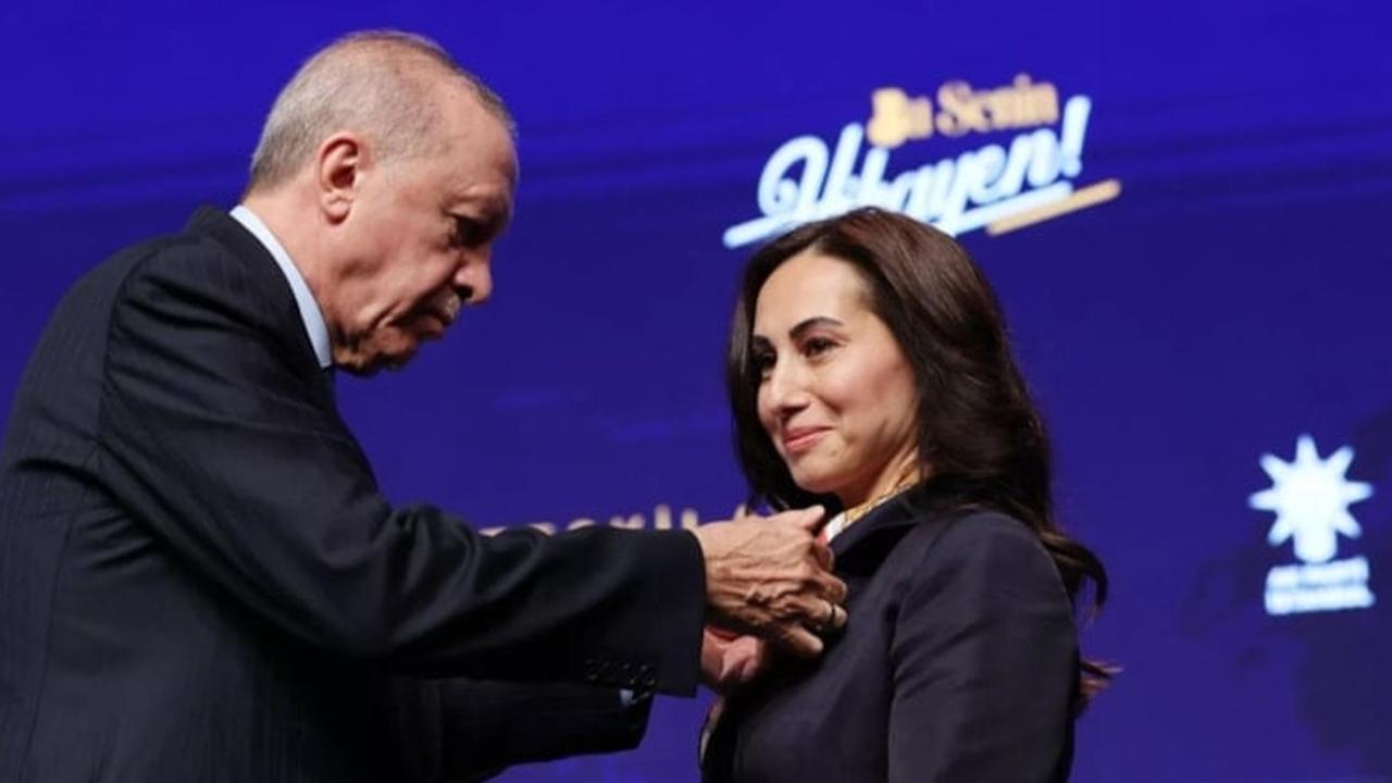 AKP&#039;ye geçen Beykoz Belediye Başkanvekili Özlem Vural Gürzel&#039;den dikkat çeken karar: İmzayı attı, MEB&#039;e devrediliyor...