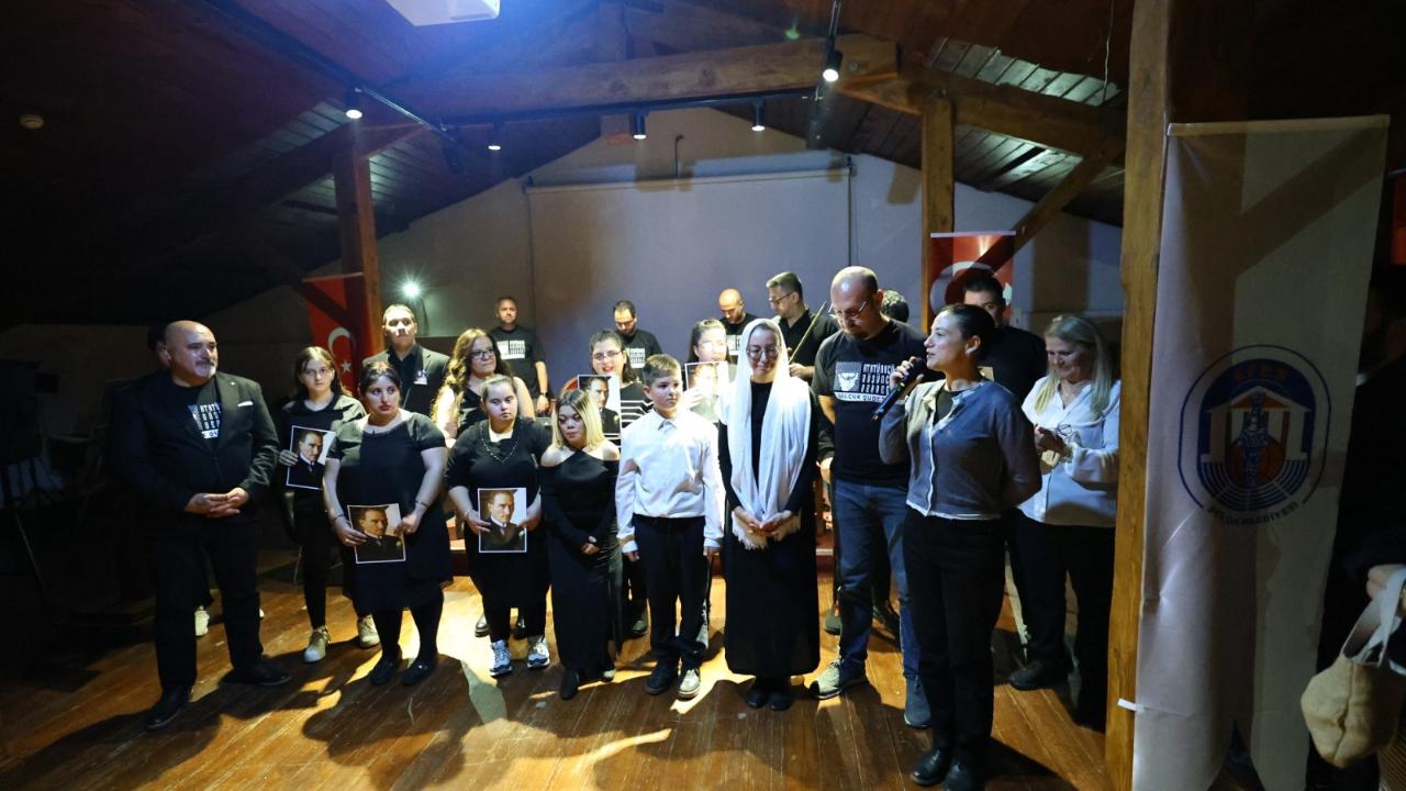 Atatürk, Efes Selçuk&#039;ta şarkılar ve şiirlerle anıldı