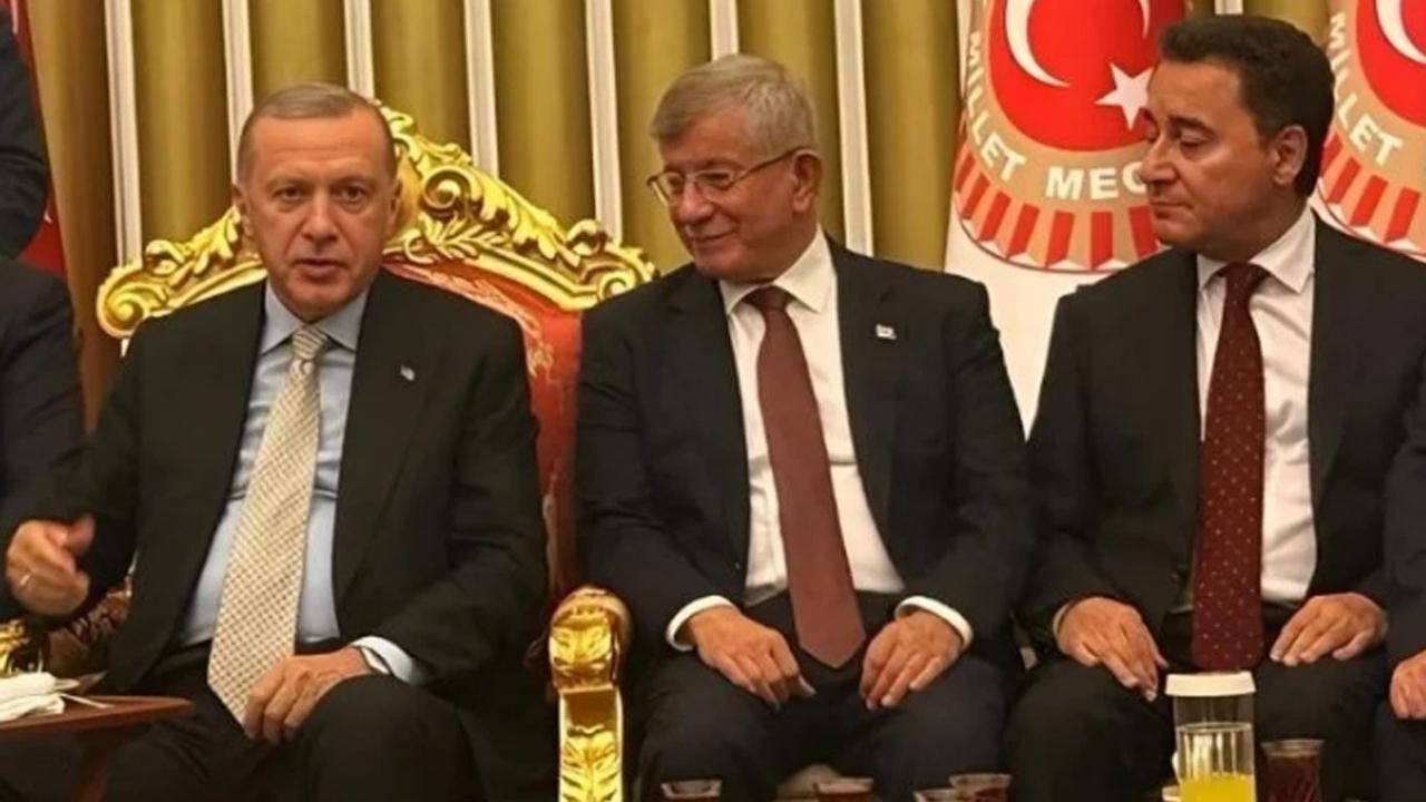 Babacan ve Davutoğlu&#039;na AK Parti&#039;den teklif geldi iddialarına açıklama: Kulis bilgisini aktardı