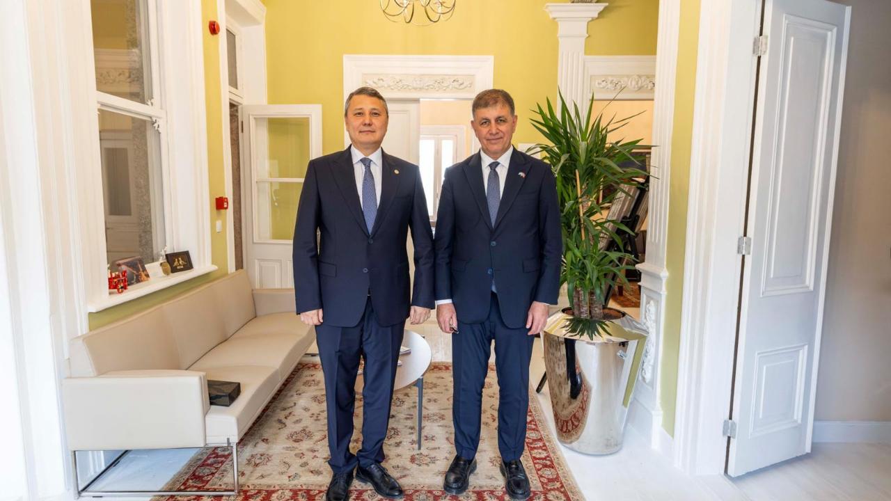 Başkan Tugay Kazakistan heyetini ağırladı