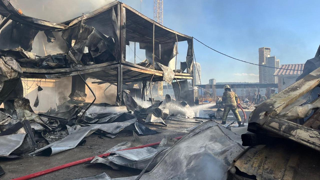 Bayraklı’daki yangın, itfaiyenin müdahalesiyle dakikalar içinde kontrol altına alındı