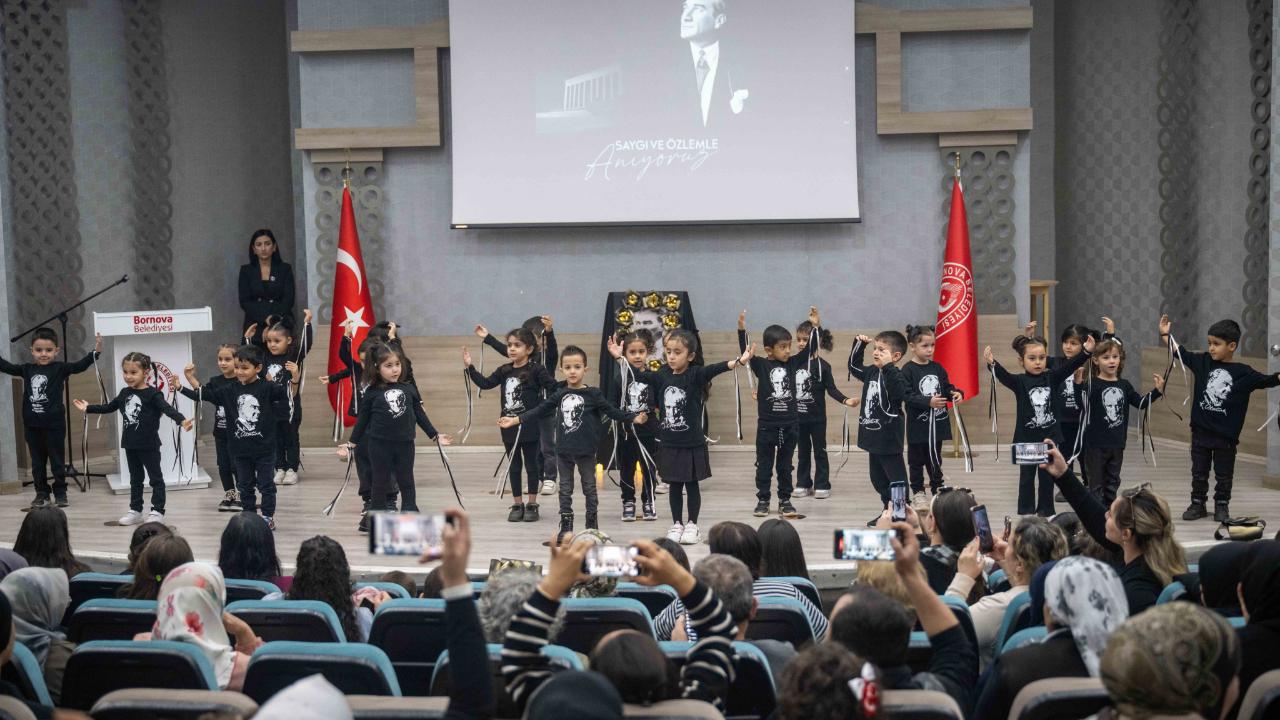 Bornova’da minik yüreklerden Atatürk’e duygusal anma