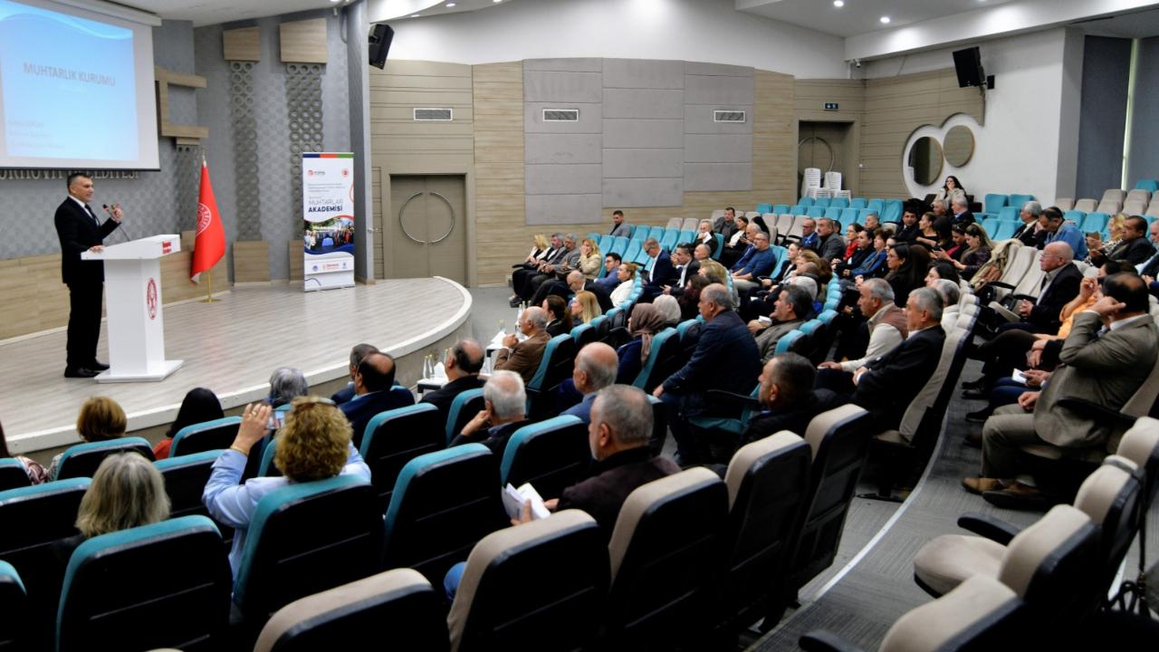 Bornova’da Muhtarlar Akademisi başladı