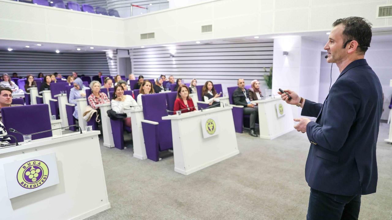 Buca Belediyesi’nden anlamlı adım: Çalışanlarına otizm farkındalık eğitimi verdi