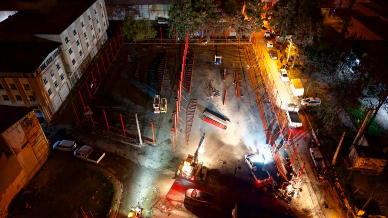 Buca Belediyesi&#039;nden Hazine Arazisinde Kaçak Yapıya Gece Operasyonu