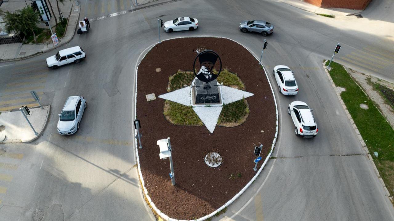 Buca’da az su isteyen bitkilerle yeşil alanlarda büyük dönüşüm