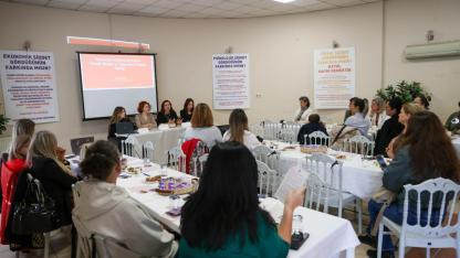 Buca’da Türk dizilerinde romantize edilen şiddet tartışıldı