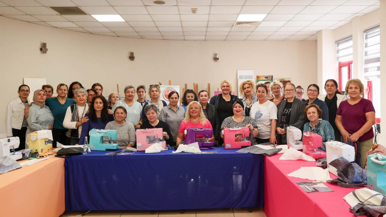 Bucalı kadınların emeği öğrencilere burs oldu