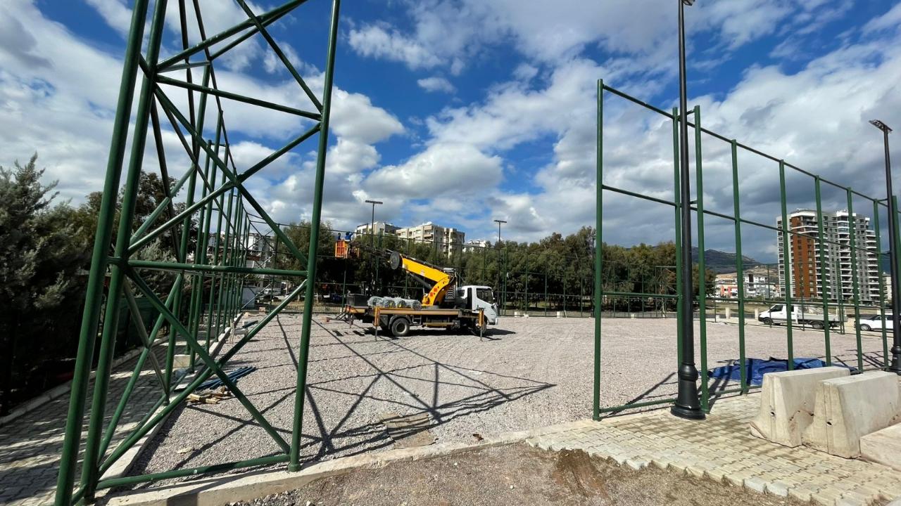 Büyükşehir’den gençlere beş yeni halı saha