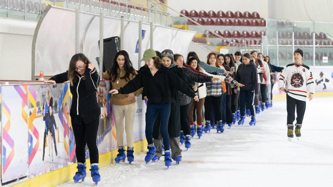 Buz Sporları Salonu yeni sezona hazır