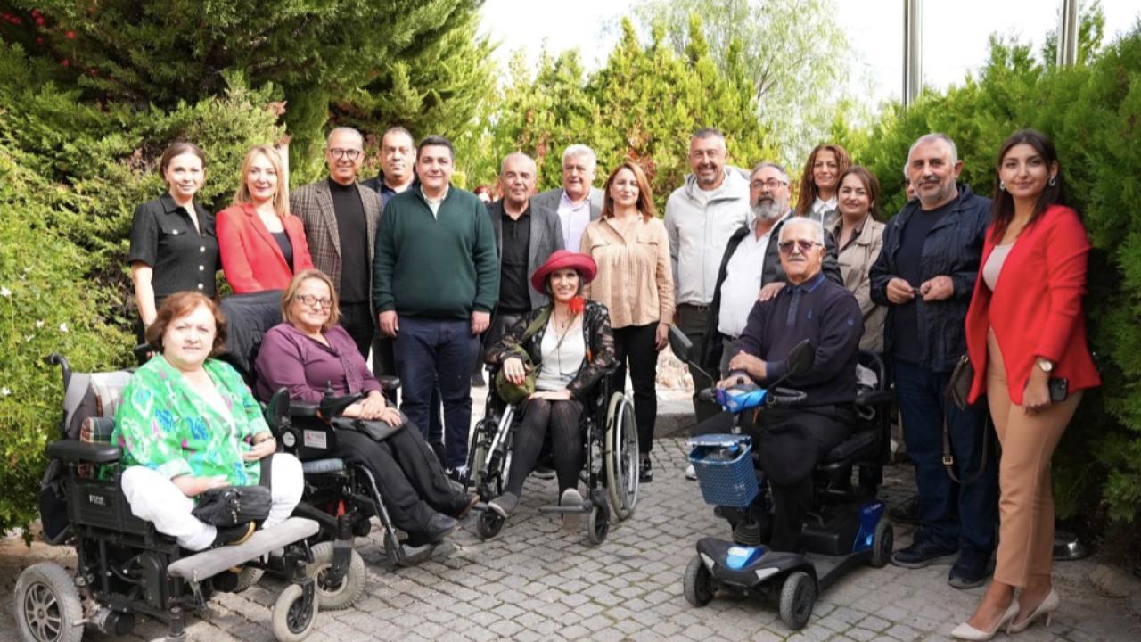 Çeşme Belediyesi Alaçatı Ek Hizmet Binası Kırmızı Bayrak Ödülü aldı