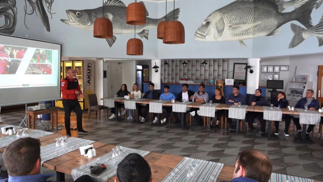 Çeşme Belediyesi ve AKUT’tan ÇEŞTUR personeline afet bilinci eğitimi