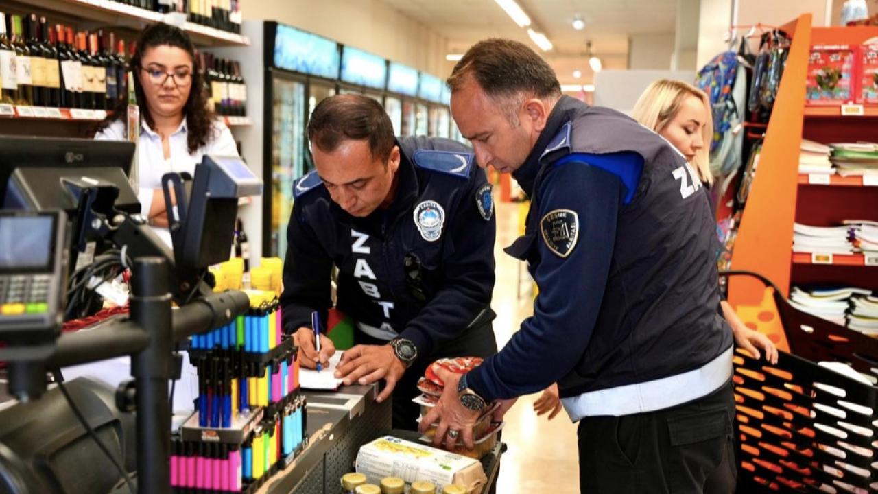 Çeşme Belediyesi Zabıta ekiplerinden market ve okul kantinlerine sıkı denetim