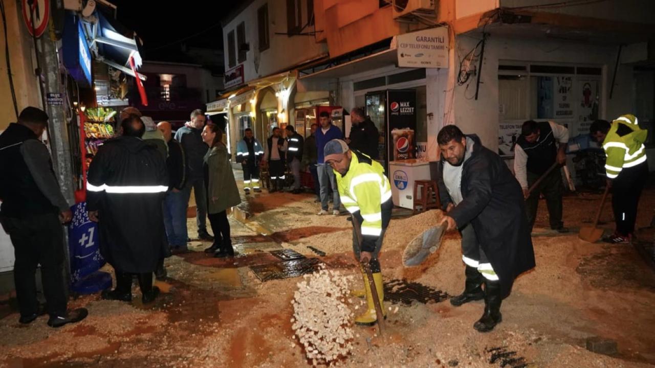 Çeşme Belediyesinden olağanüstü yağışa olağanüstü müdahale