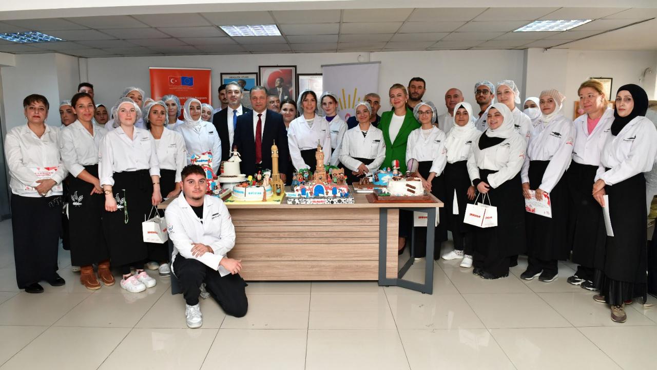 Çiğli’de İstihdama Tatlı Dokunuş: Pastacılık Kurslarının İlk Mezunları Sertifikalarını Aldı