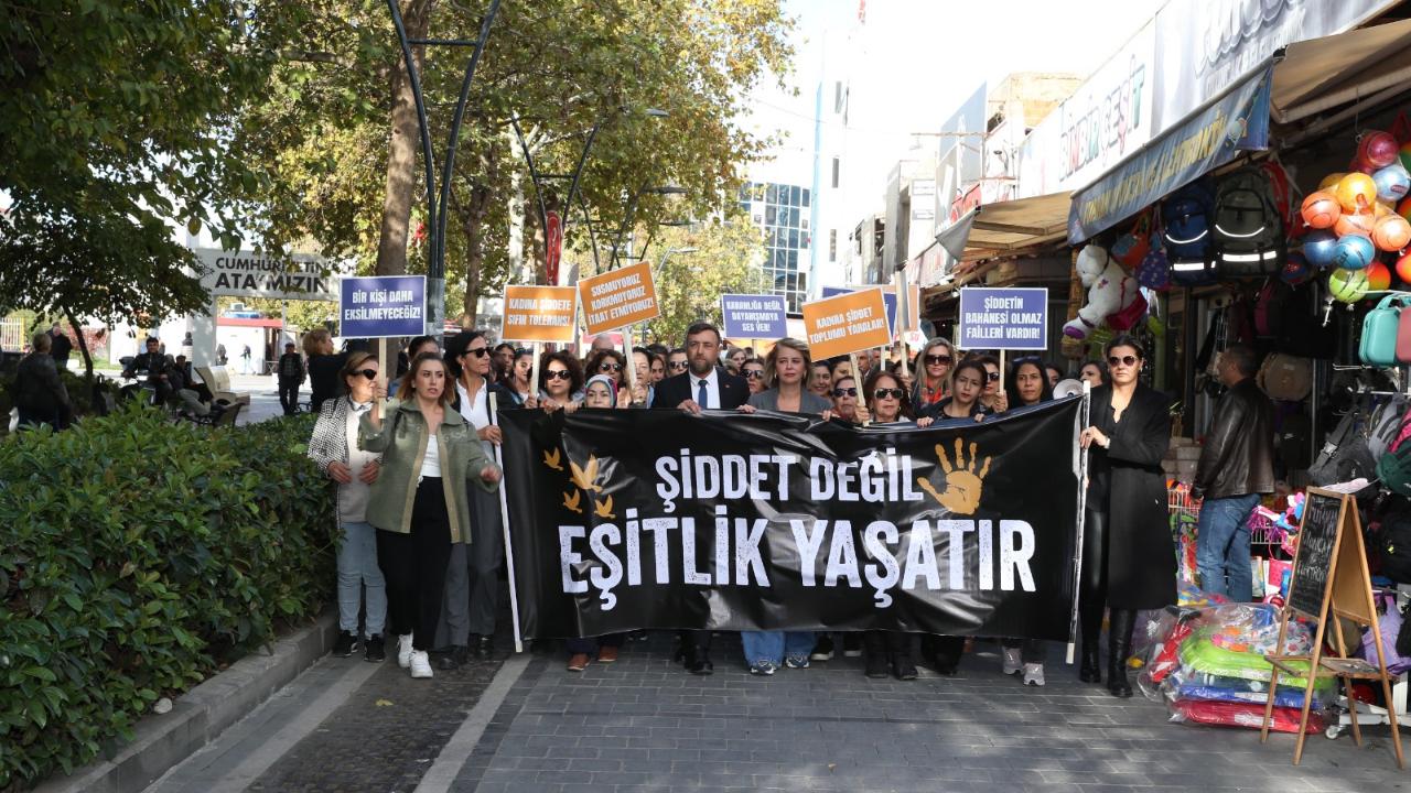 “Çiğli’de Kadınlar ‘Şiddete Hayır’ Dedi”