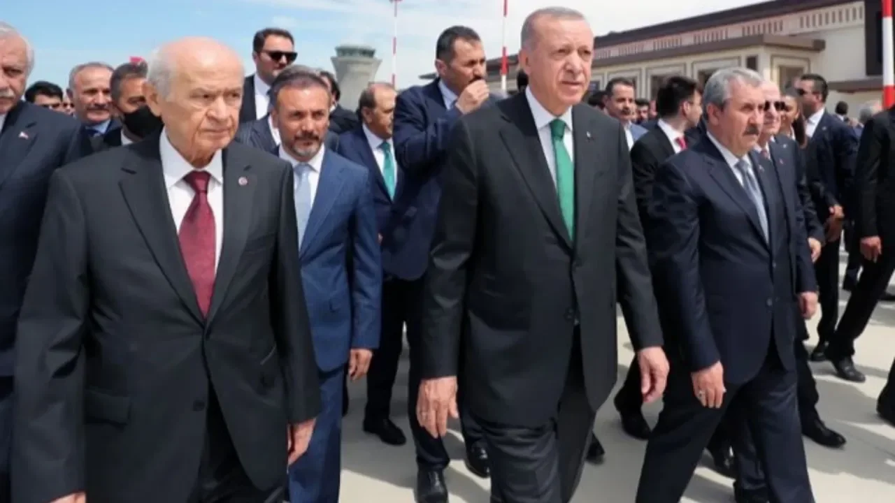 Cumhur&#039;un küçük ortakları arasında kazan kaynıyor: Öcalan polemiği!