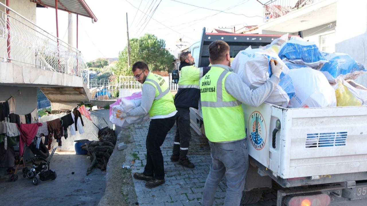 Dikili Belediyesi ihtiyaç sahibi vatandaşların yanlarında olmaya devam ediyor