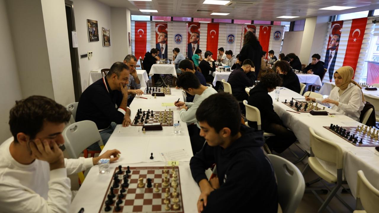 Efes Selçuk&#039;ta &#039;Ataya Saygı&#039; satranç turnuvası başladı