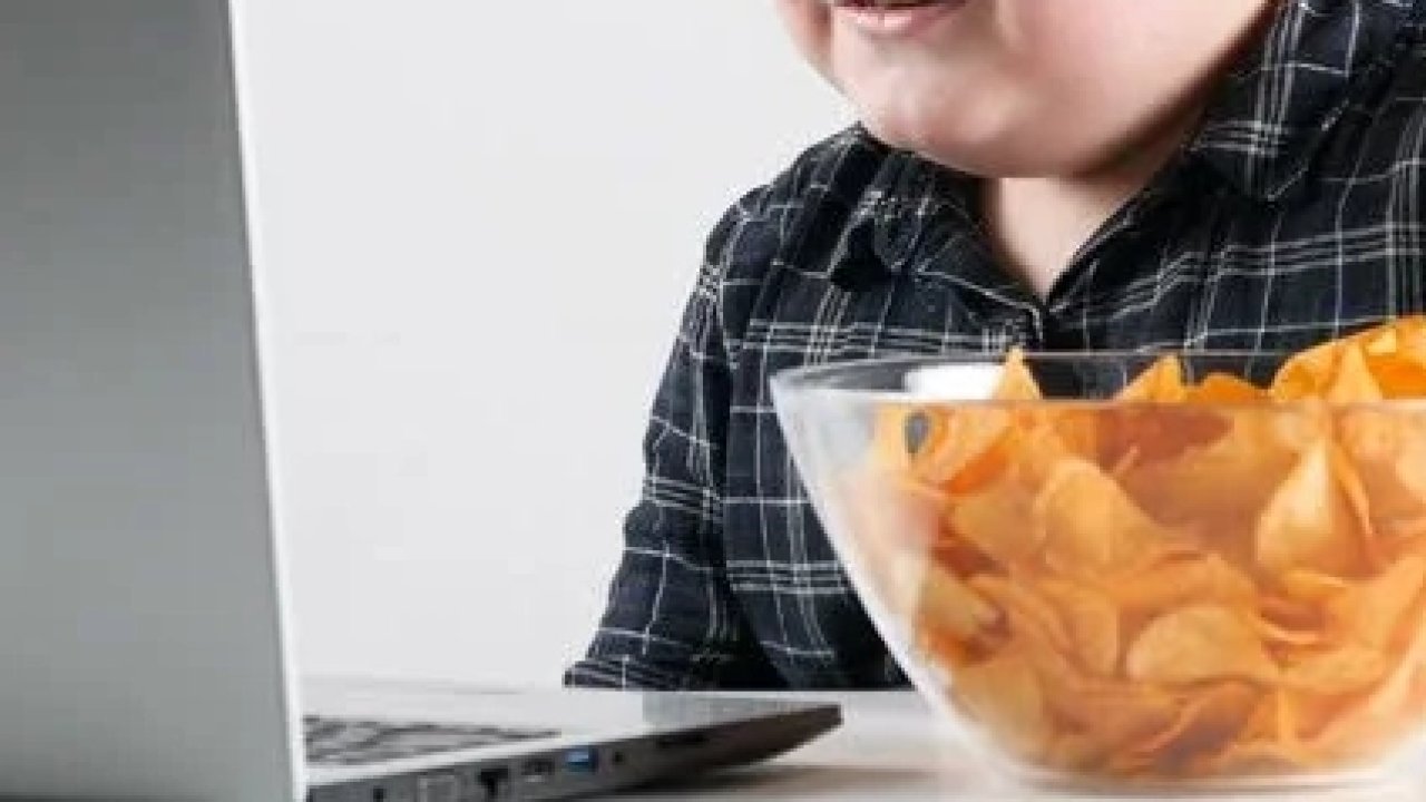 Ekran bağımlılığı ağız sağlığını da etkiliyor!