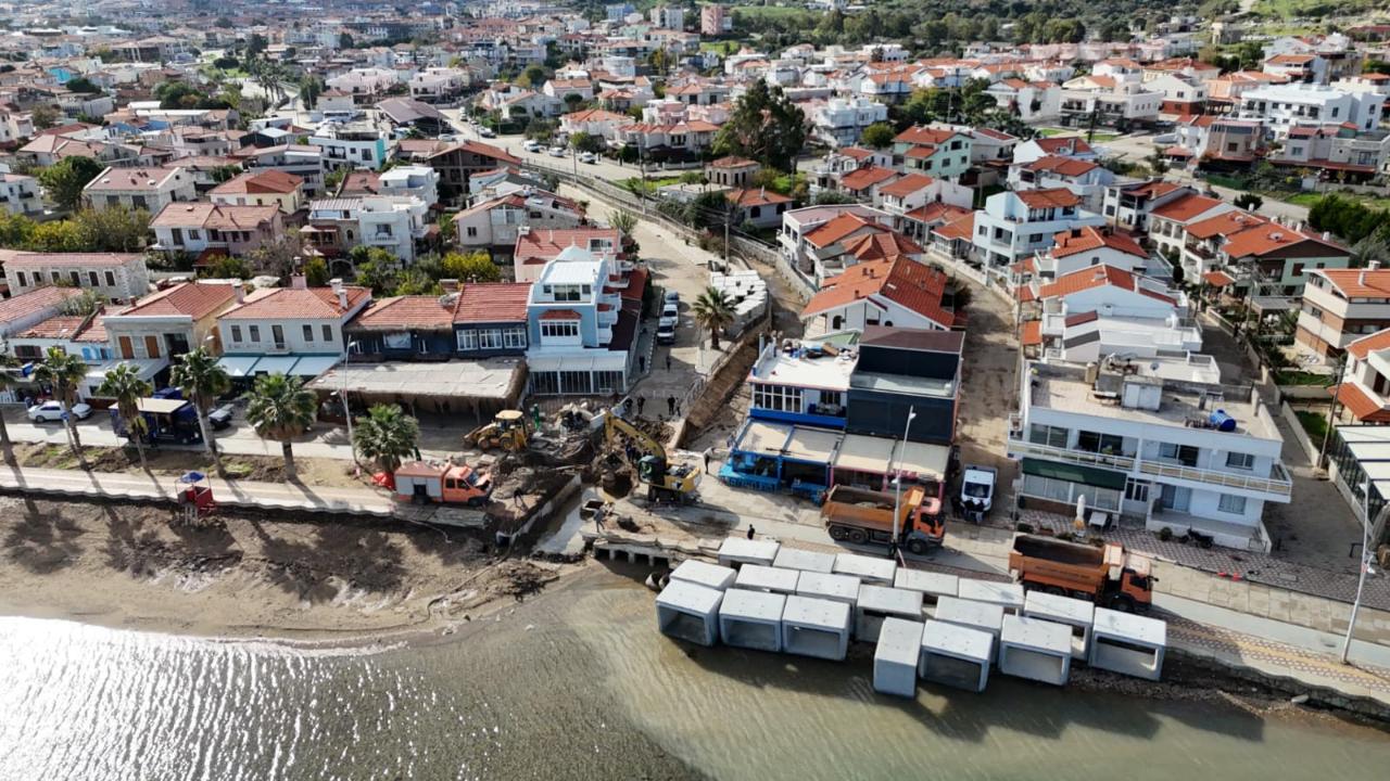 Foça&#039;da dere yatağına yapılan kanal taşkını önledi