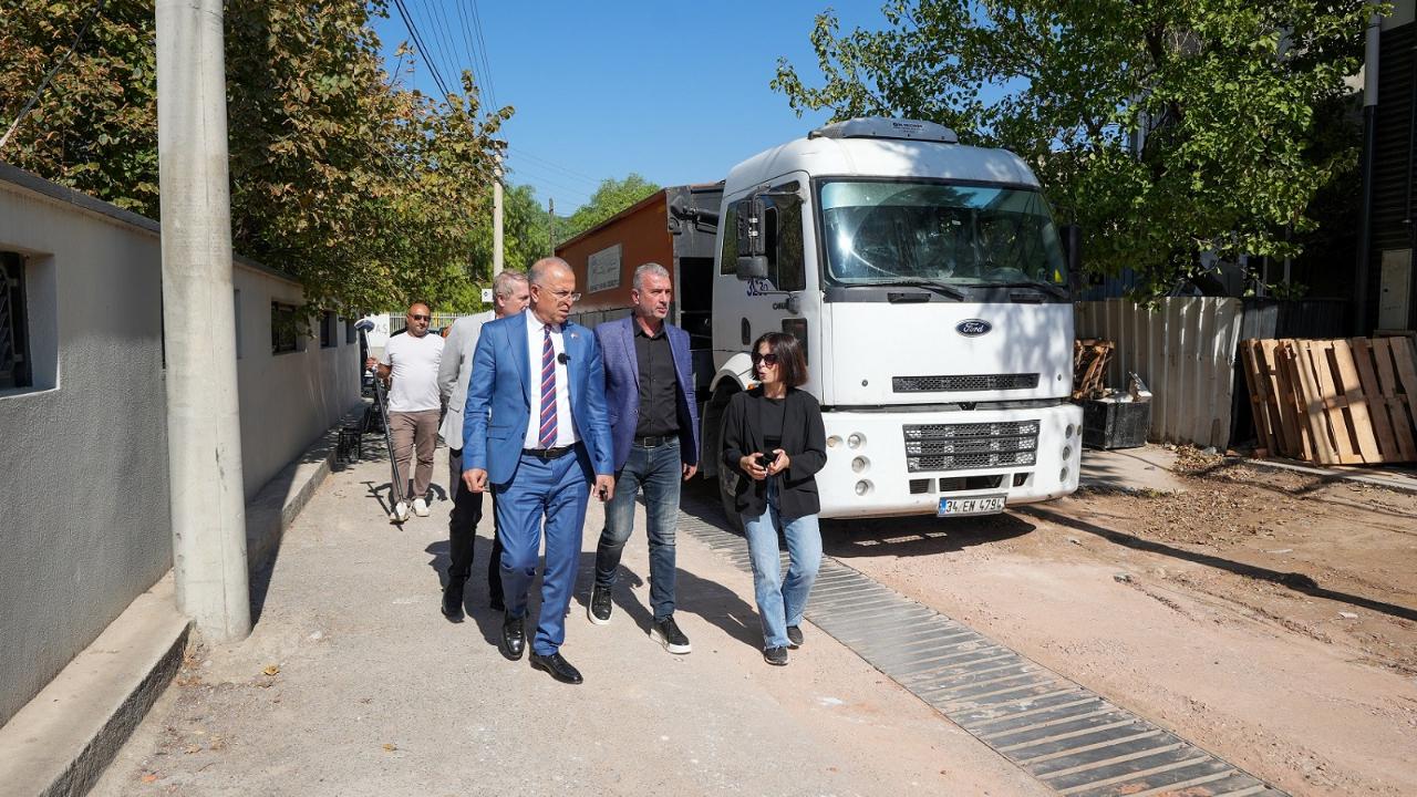 Gaziemir’de asfalt seferberliği: İki ayda 4 bin 472 metrekare alan asfaltlandı