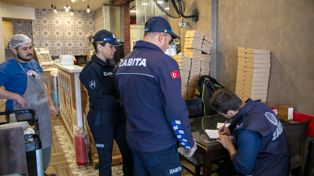 Güzelbahçe Belediyesi zabıta ekiplerinden restoranlara sıkı denetim