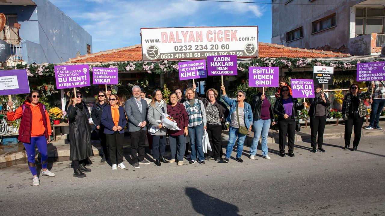 Güzelbahçe’de Belediyesi’nden 24 Kasım’a Anlamlı hediye: Öğretmenlere İsimli Kalem