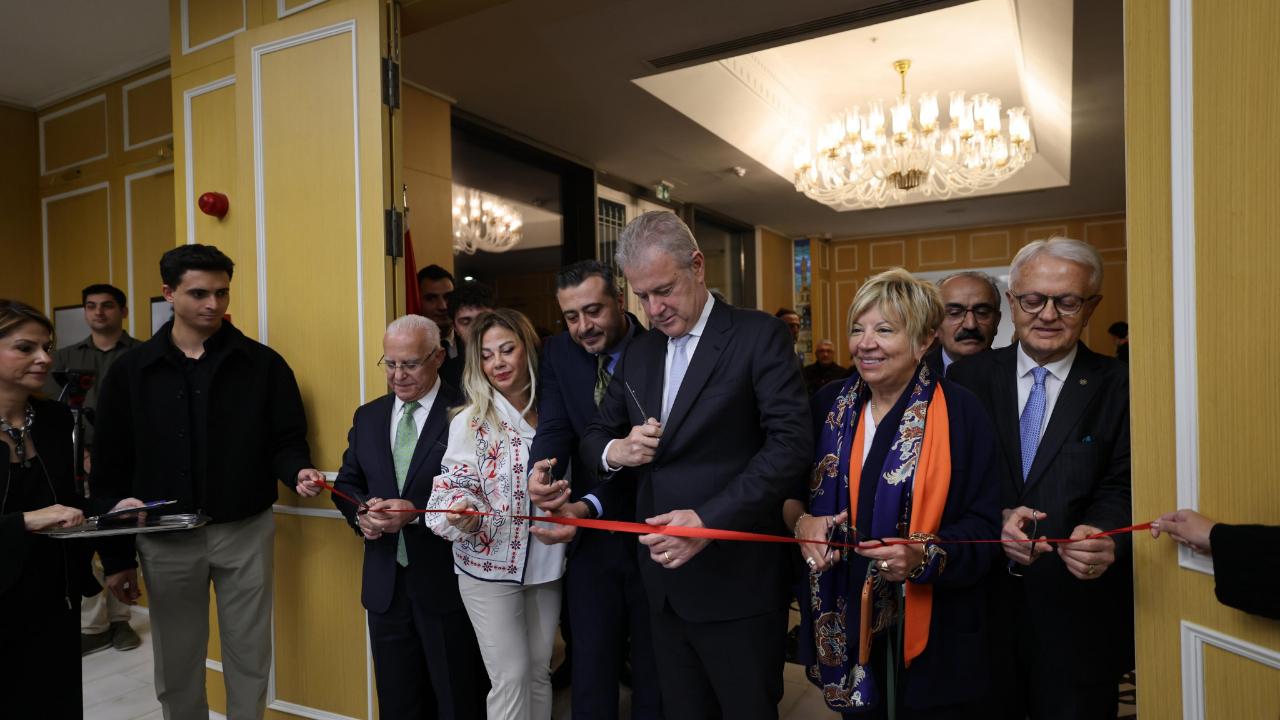 &quot;İletişim Yüzyılında Kentlerin Hikayesi&quot; fotoğraf sergisi açıldı