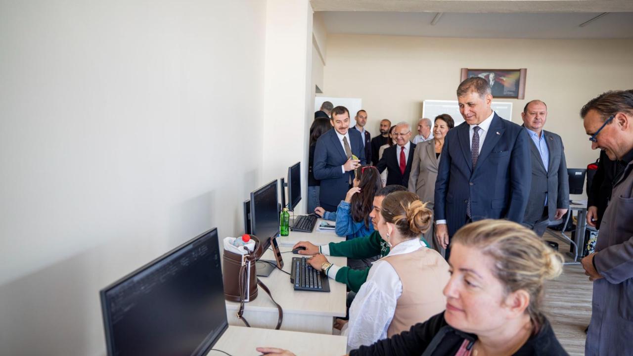 İşsizliğe karşı sanayi sitesinde kurs merkezi