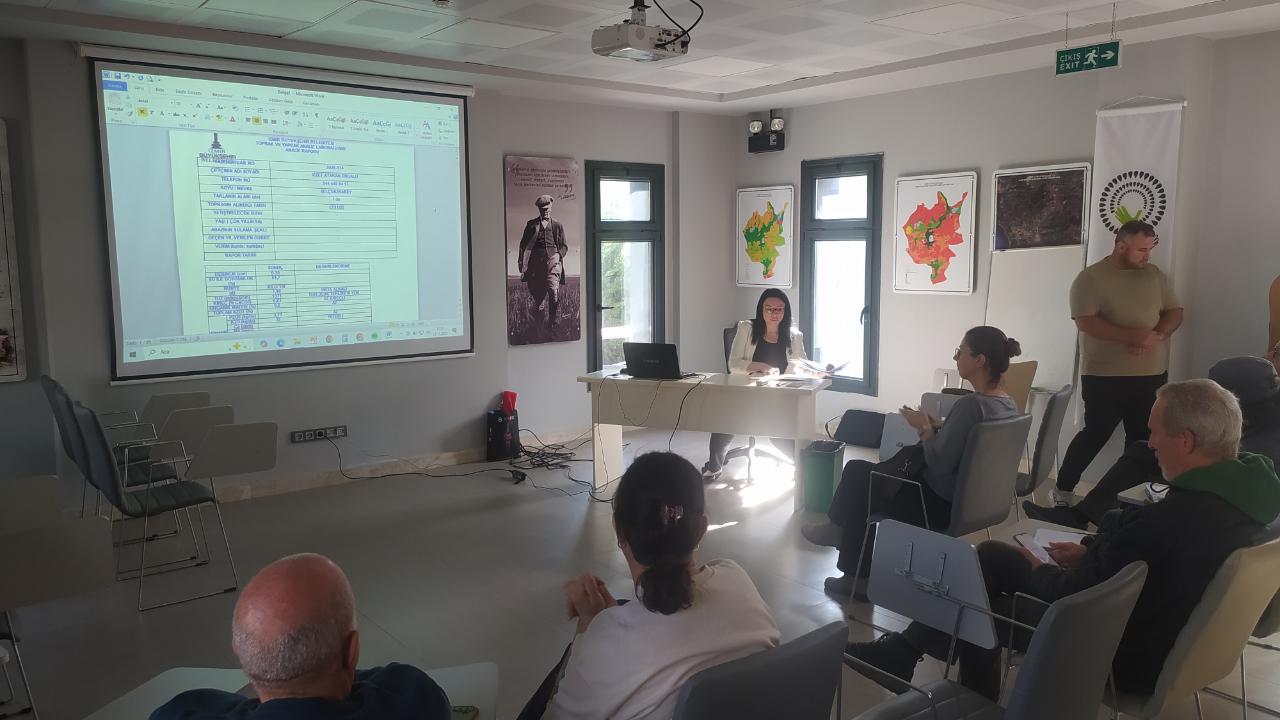 İzmir Büyükşehir Belediyesi’nden Efes Selçuklu Üreticilere Toprak Analizi Desteği