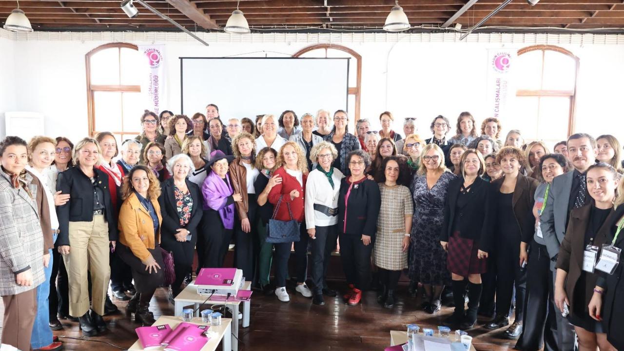 İzmir, kadınların katılımıyla güçleniyor