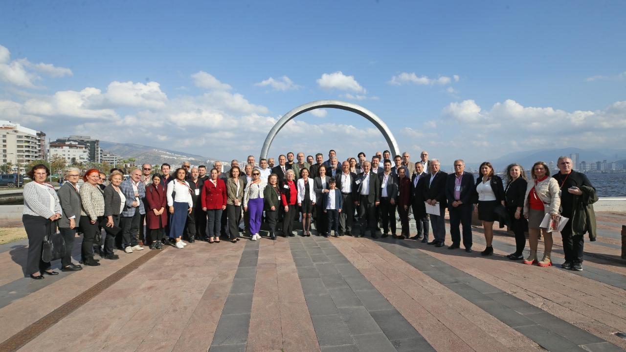 İzmir Kent Konseyleri Birliği, Karşıyaka’da ‘dayanışma’ için buluştu
