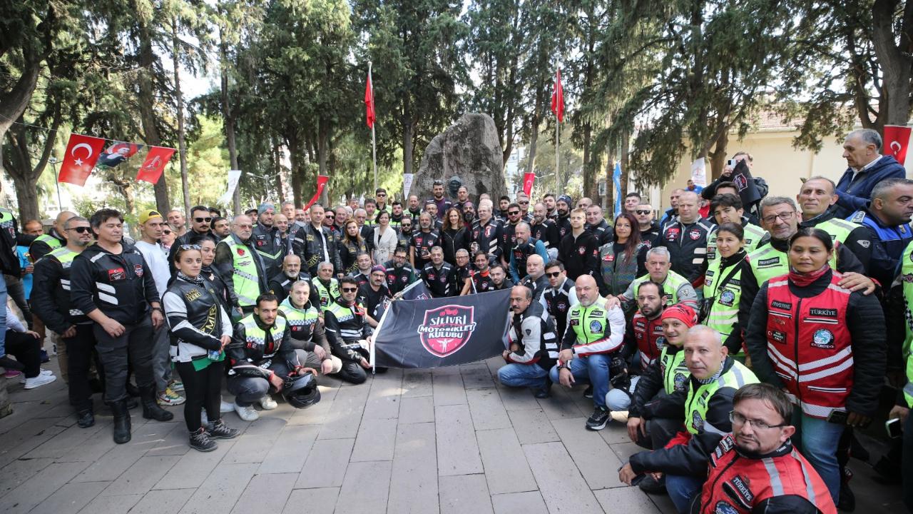 Karşıyaka’da anlamlı etkinlik: Üç vatan toprağı, Zübeyde Anne’nin huzurunda buluştu!