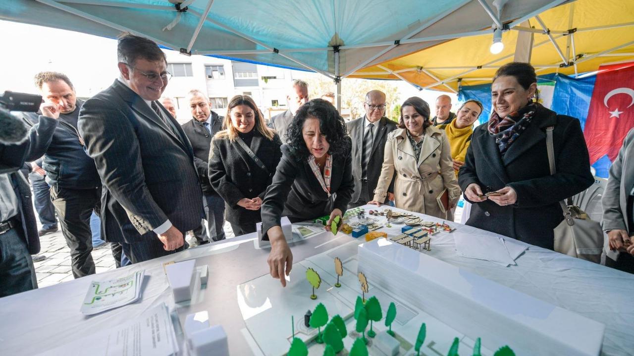 Kınık Cumhuriyet Meydanı yeni çehresine kavuşuyor