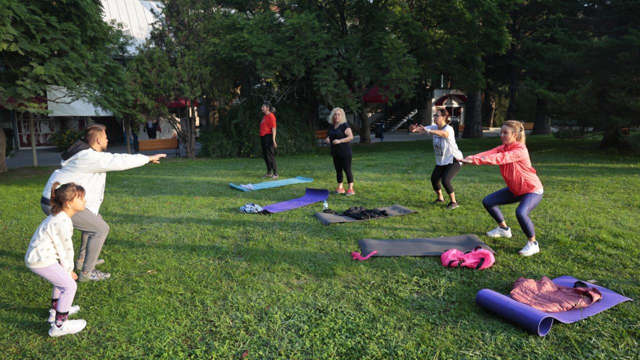 Konak’ta açık havada spor keyfi devam ediyor