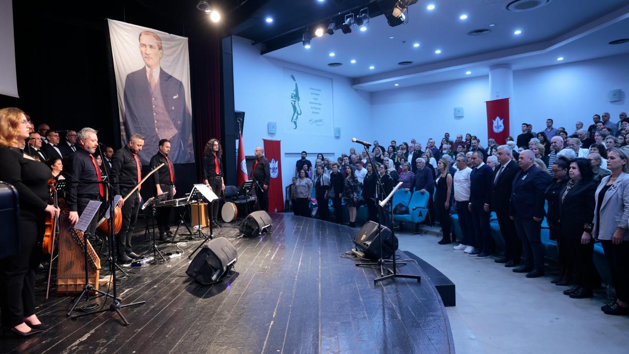 Konak’ta şarkılar Ata için söylendi