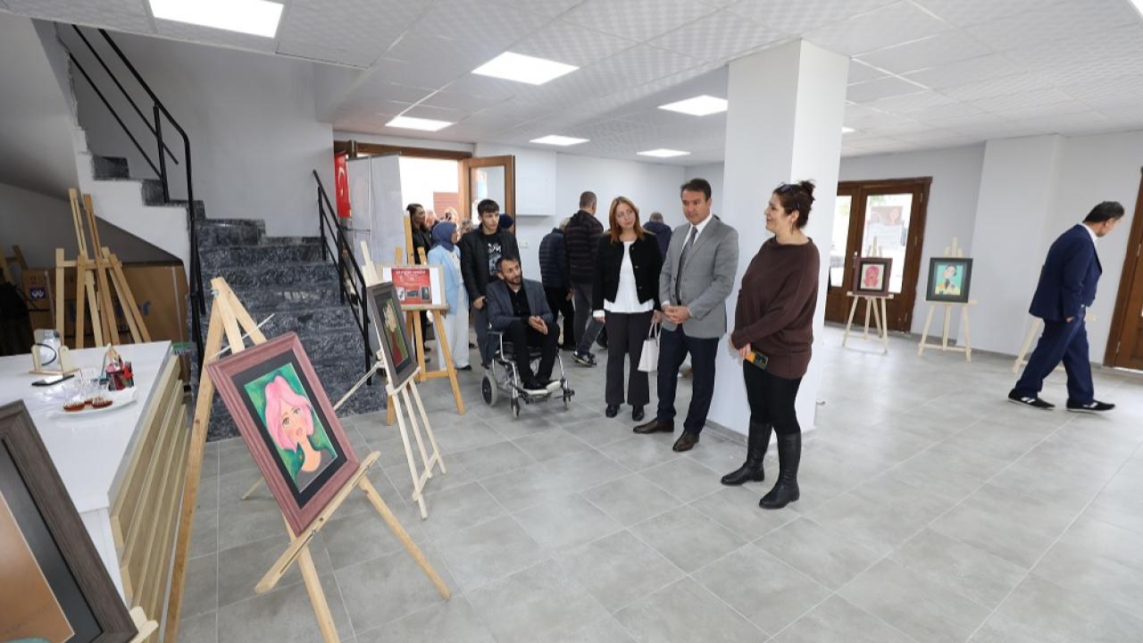 Menderes’te Otizmli Tuğcan’dan Resim Sergisi