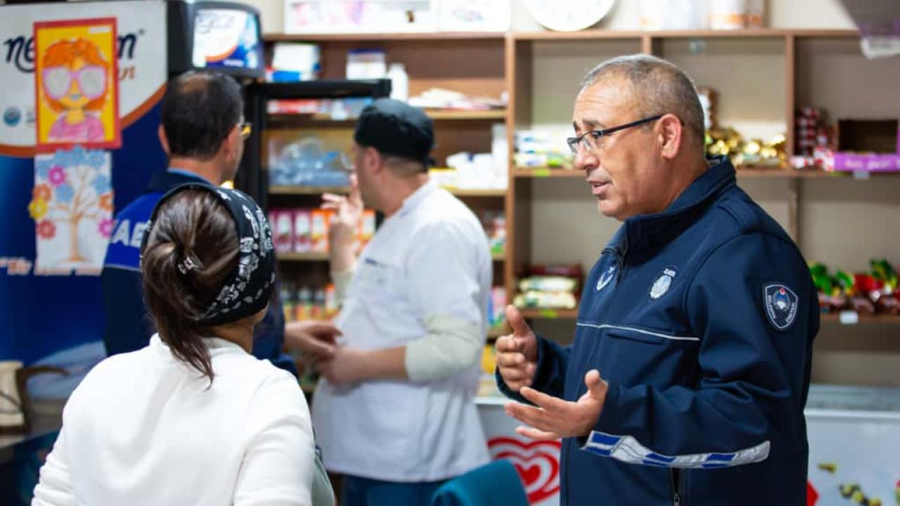 Narlıdere Belediyesi zabıta ekiplerinden okul kantinlerine sıkı denetim
