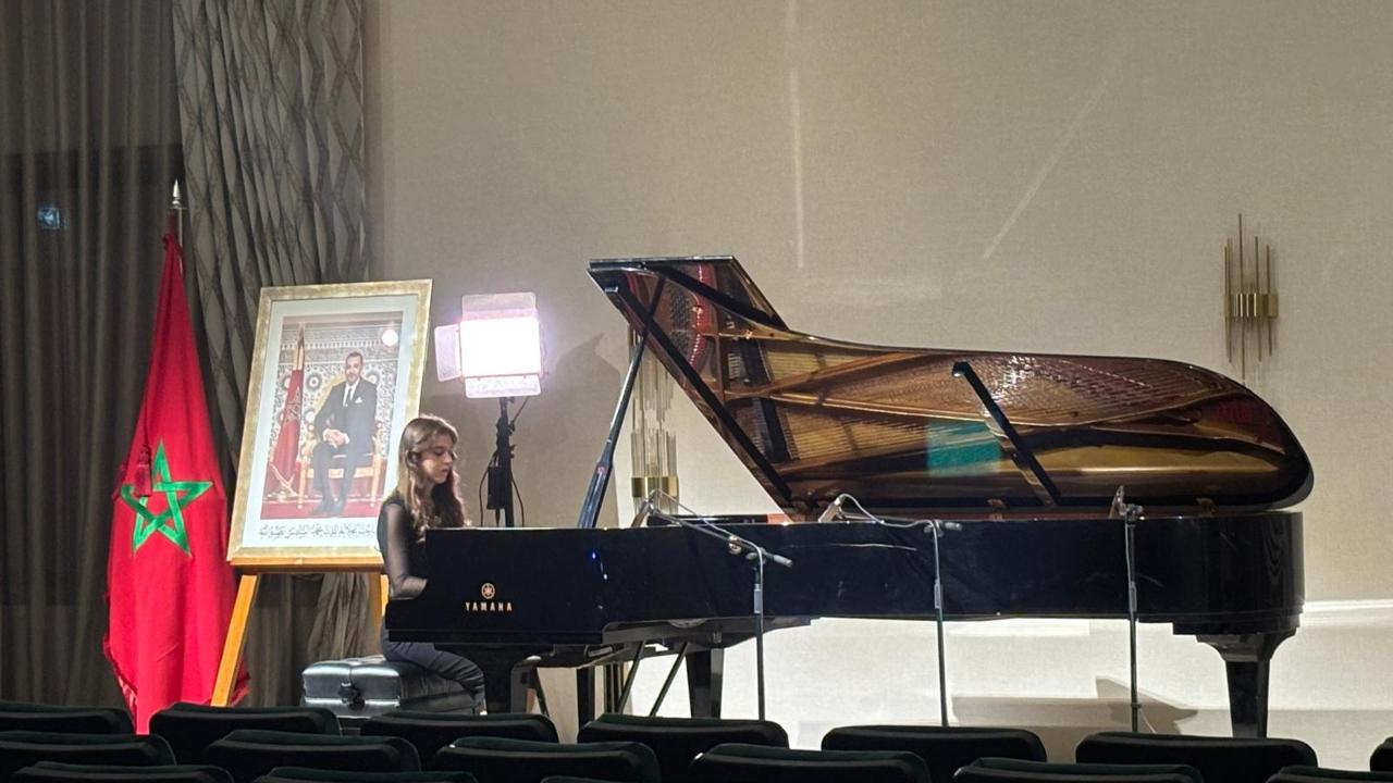 Piyanonun genç incisi Ayşe Nil, uluslararası başarısıyla Narlıdere&#039;yi gururlandırdı