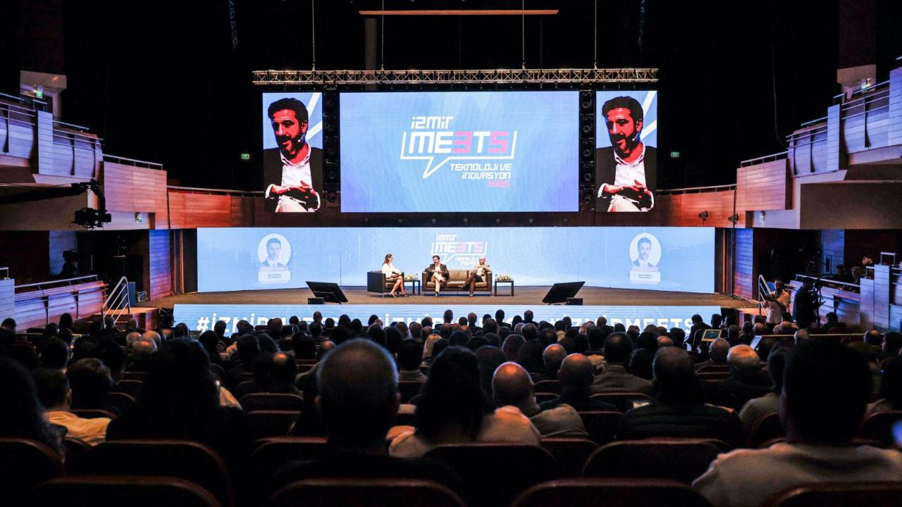 Teknoloji ve İnovasyon Zirvesi’nde söz uzmanların: “Yapay zekayla insanlık tarihini değiştirecek muazzam eşik aşıldı”