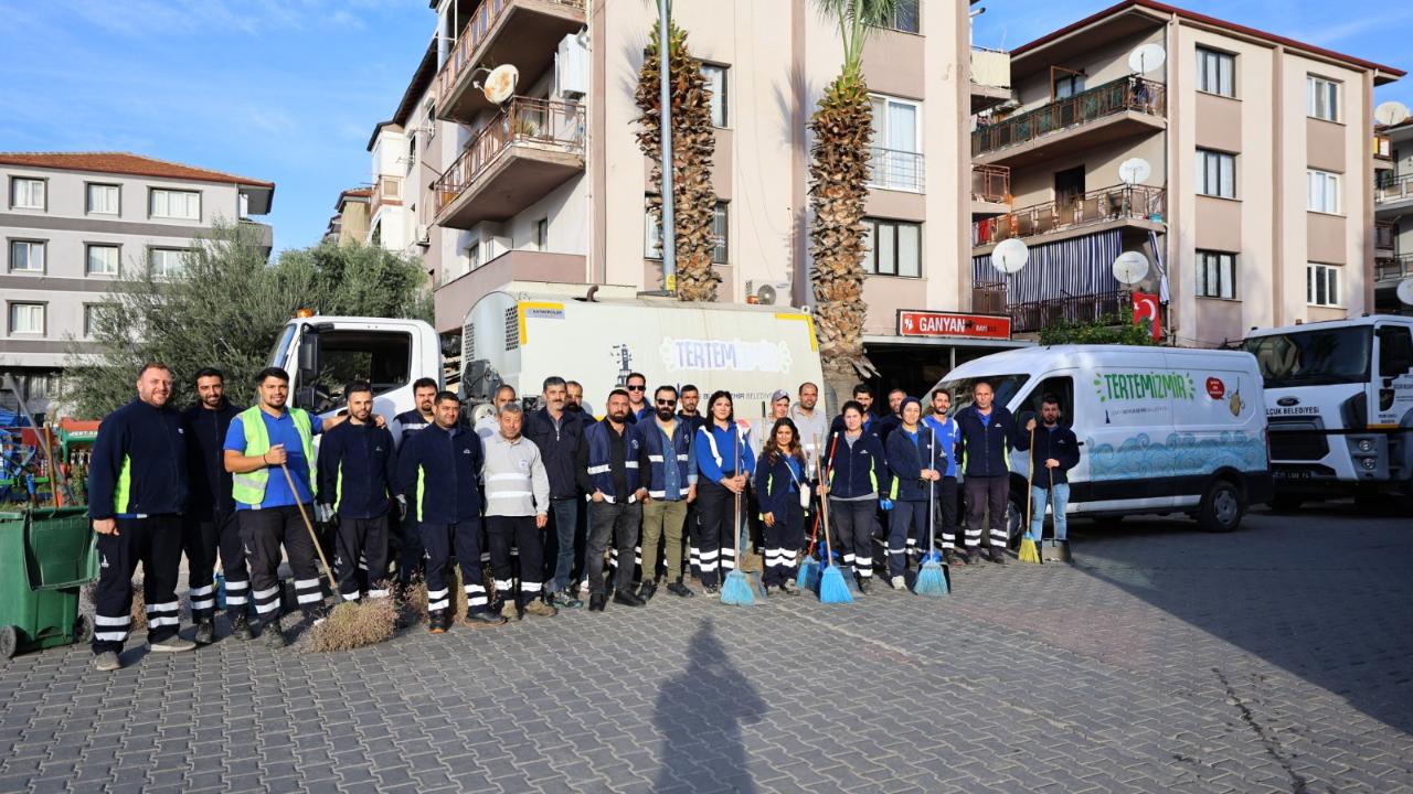 Temizlik emekçileri Cumhuriyet Mahallesi&#039;nde yoğun mesai harcadı