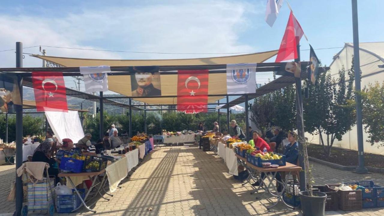 Üretici Memnun, Tüketici Memnun: Üretici Pazarı Efes Tarlası Yaşam Köyü’nde bereketiyle devam ediyor