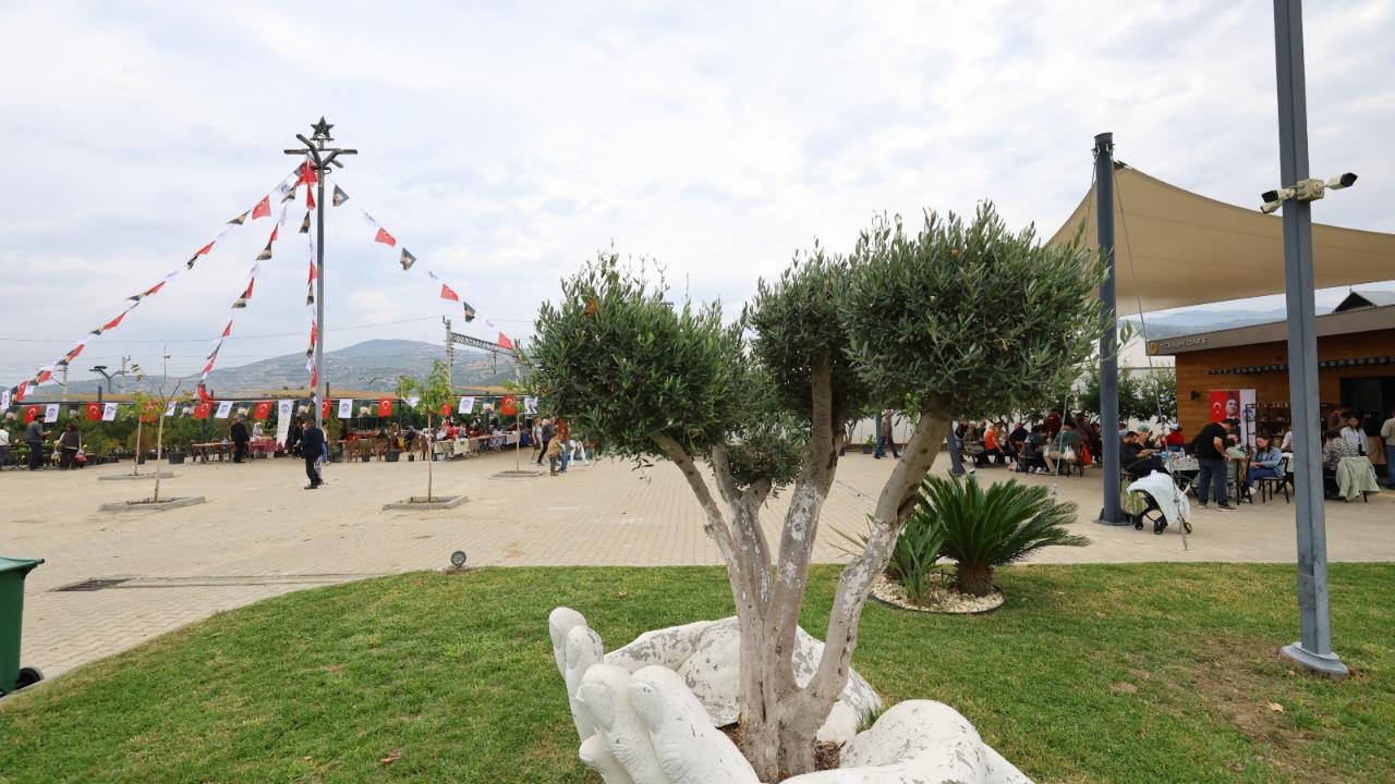 Yazar Yekta Kopan, Efes Tarlası Yaşam Köyü&#039;nde okurlarıyla buluşuyor